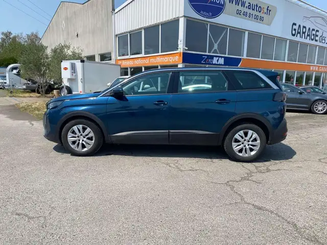 Peugeot 5008 view 3