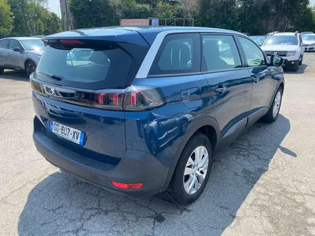 Peugeot 5008 view 4