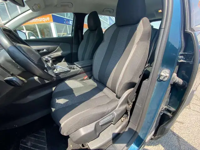 Peugeot 5008 view 5