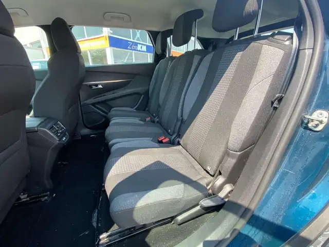 Peugeot 5008 view 6