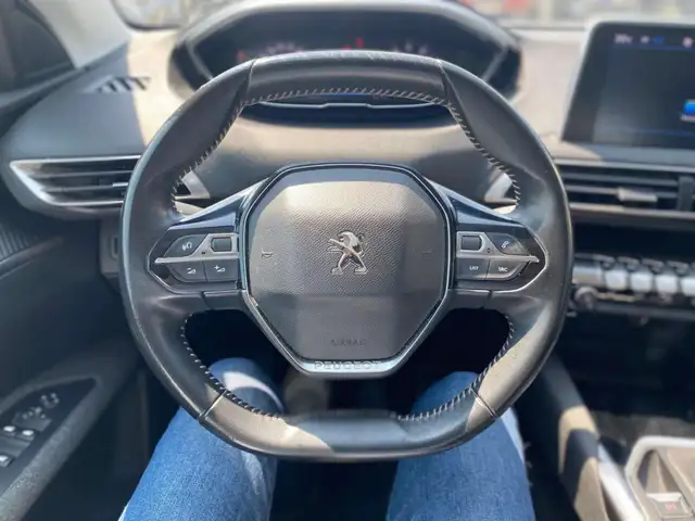 Peugeot 5008 view 8