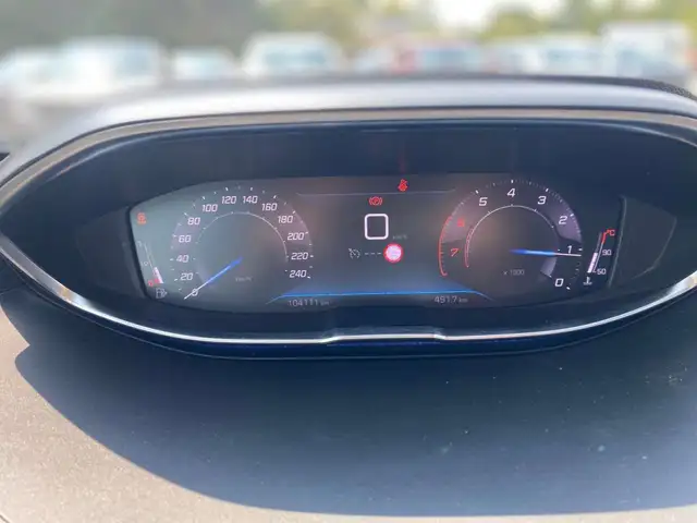 Peugeot 5008 view 9