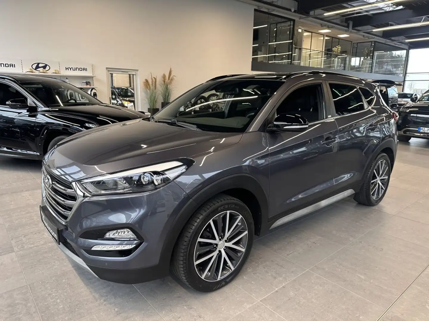 Hyundai TUCSON 1.6 Turbo 4WD Passion Plus Grau - 1