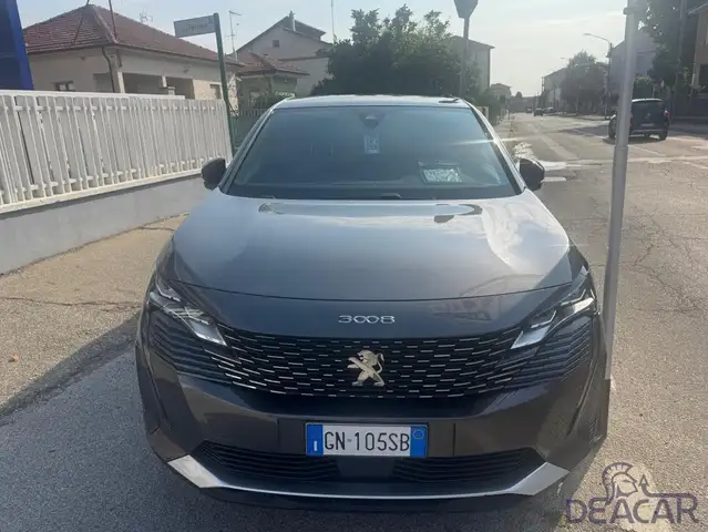 Peugeot 3008 view 2