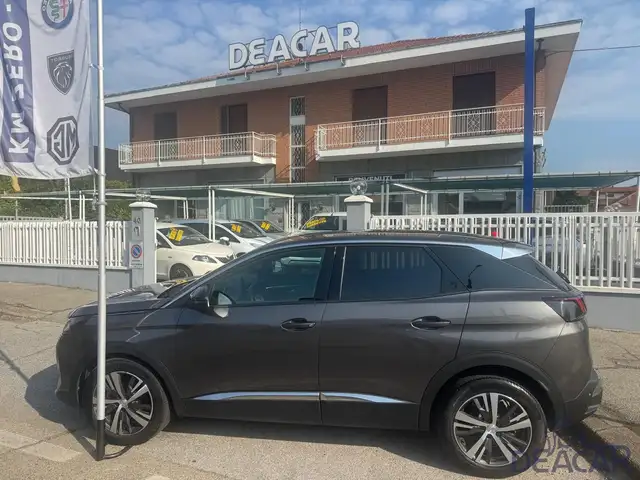 Peugeot 3008 view 4