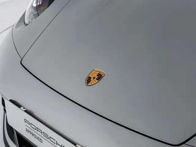 Porsche 992 view 11