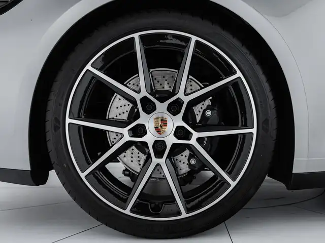 Porsche 992 view 6