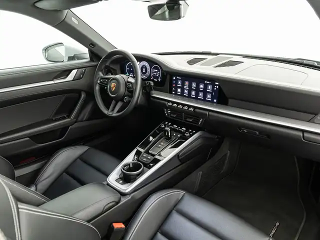 Porsche 992 view 7