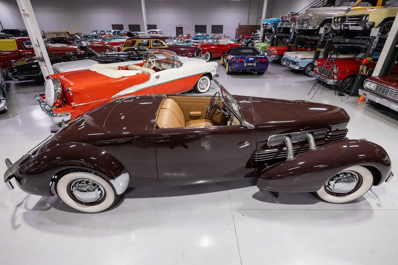 Cord 810/812 812 Supercharged Sportsman Cabriolet, foto 8