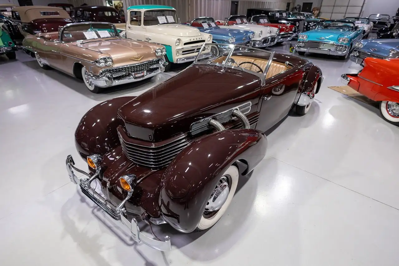 Cord 810/812 812 Supercharged Sportsman Cabriolet, foto 5