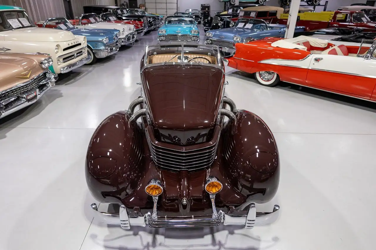 Cord 810/812 812 Supercharged Sportsman Cabriolet, foto 6