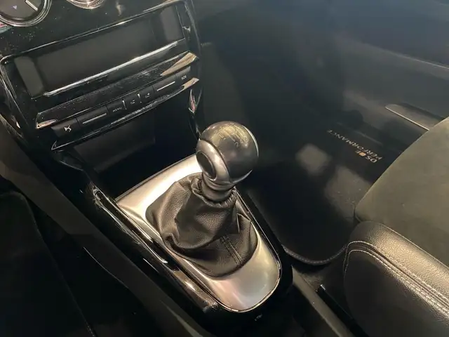 DS Automobiles DS 3 view 11