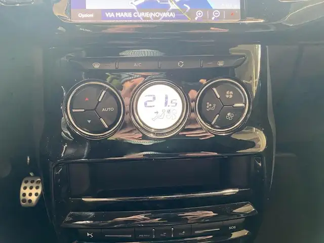 DS Automobiles DS 3 view 10