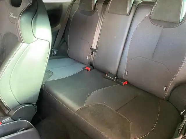 DS Automobiles DS 3 view 7