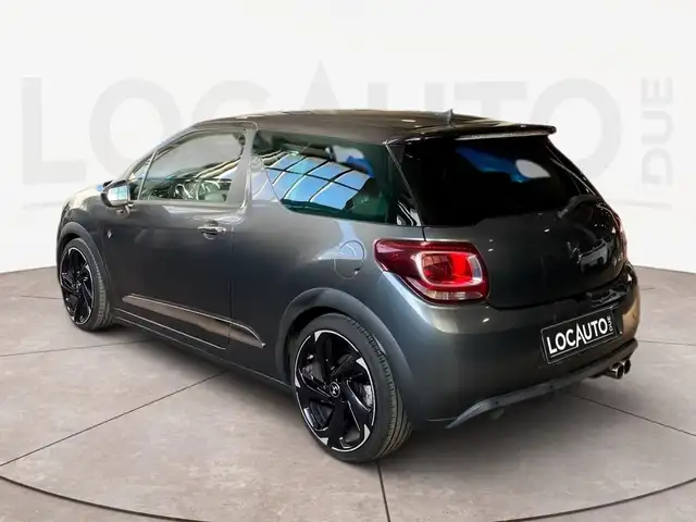 DS Automobiles DS 3 view 4