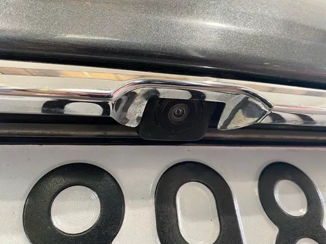 DS Automobiles DS 3 view 12