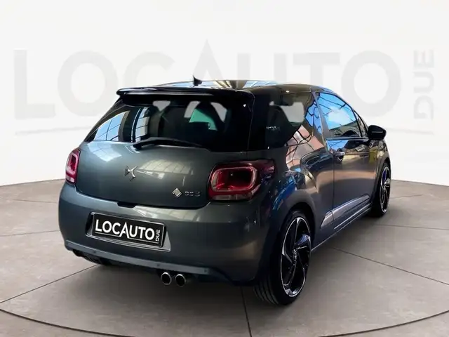 DS Automobiles DS 3 view 3