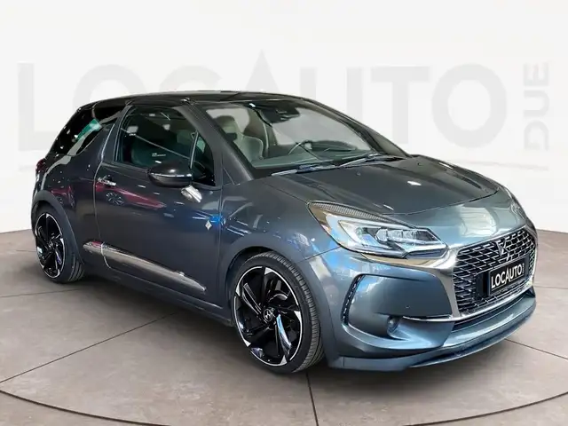 DS Automobiles DS 3 view 2