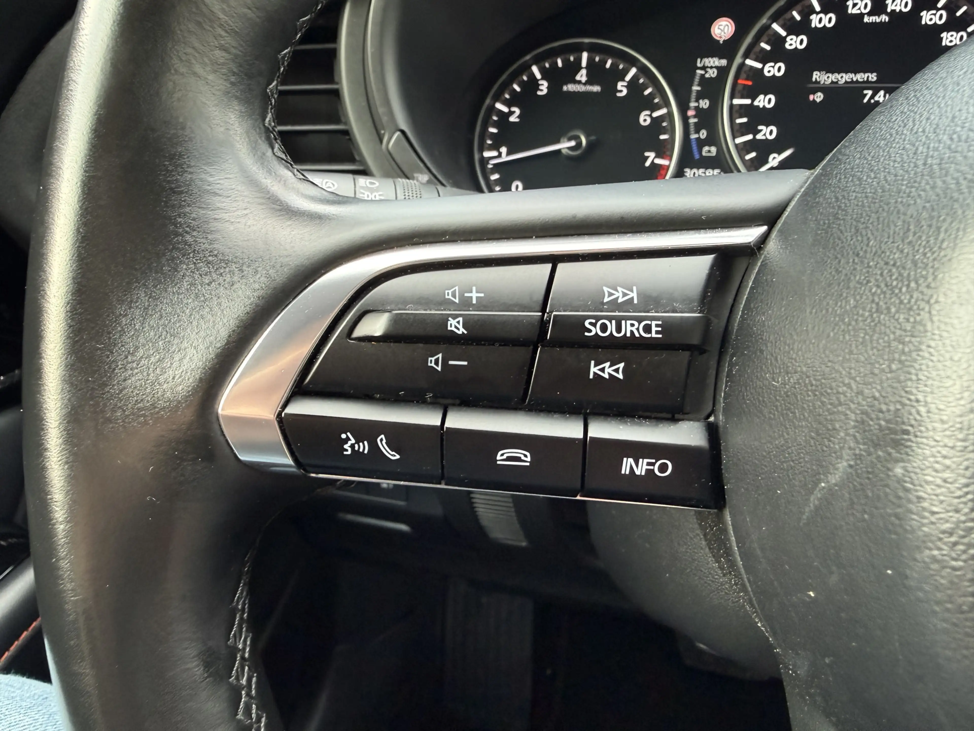 Mazda CX-30 2.0 e-SkyActiv-G M Hybrid Nagisa — photo 8