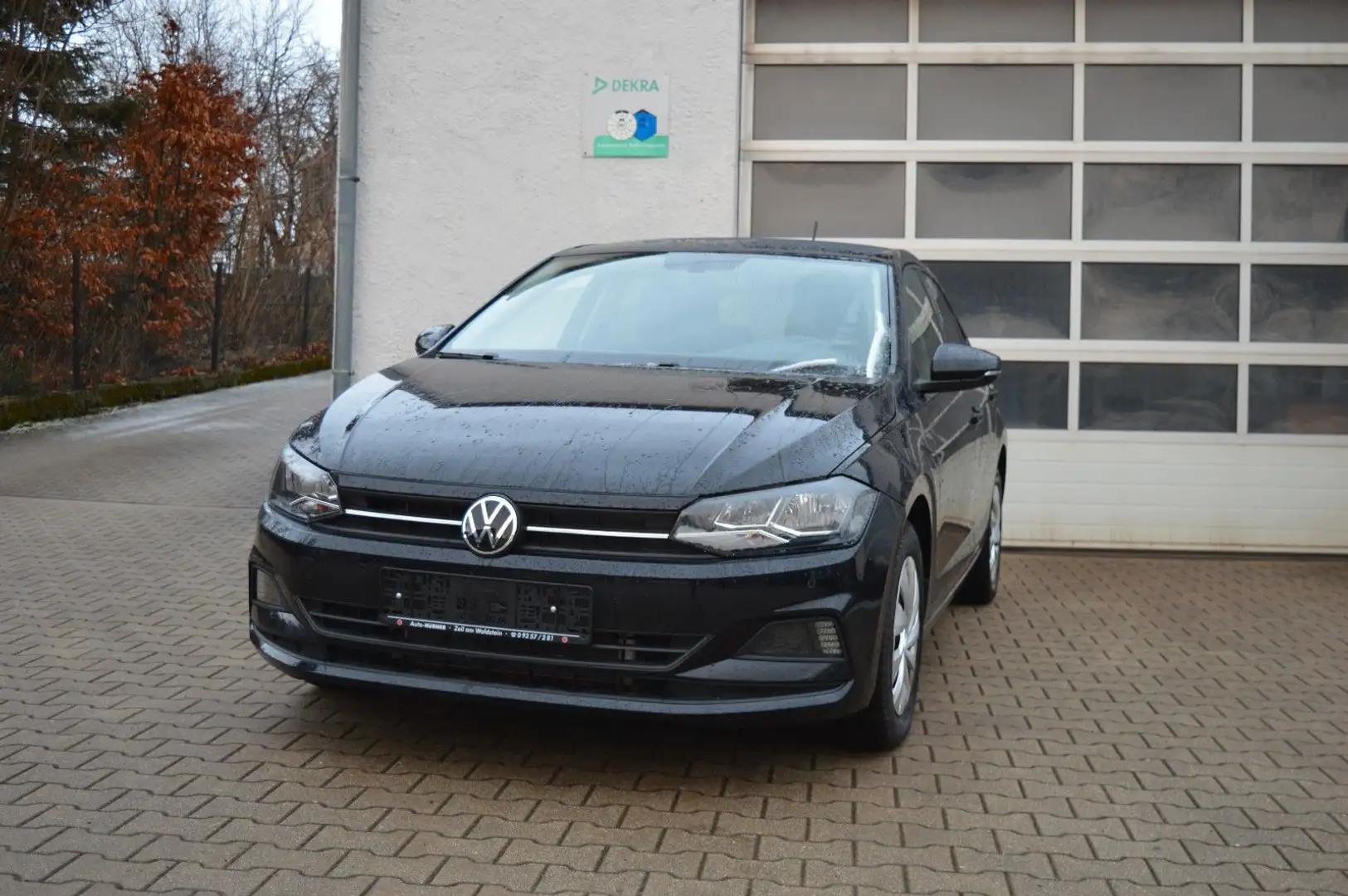Volkswagen Polo VI Comfortline/NAVI/SHZ/PDC Schwarz - 2