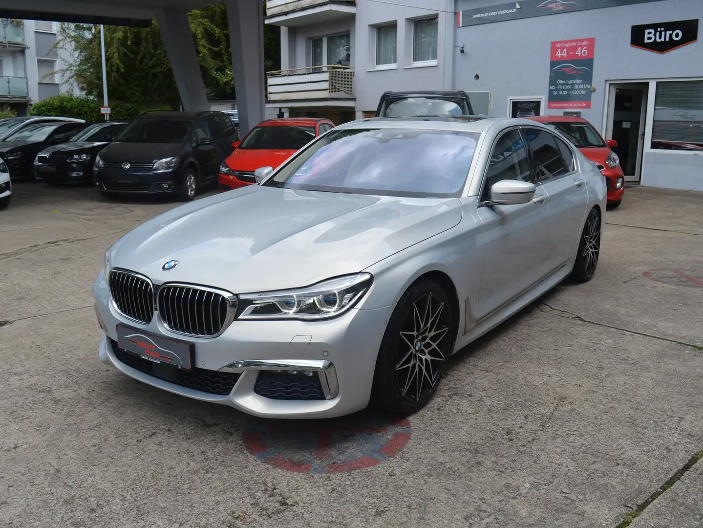 BMW 750 750 i xDrive*Schiebedach*Kamera*Volleder*Head UP* Grau - 1