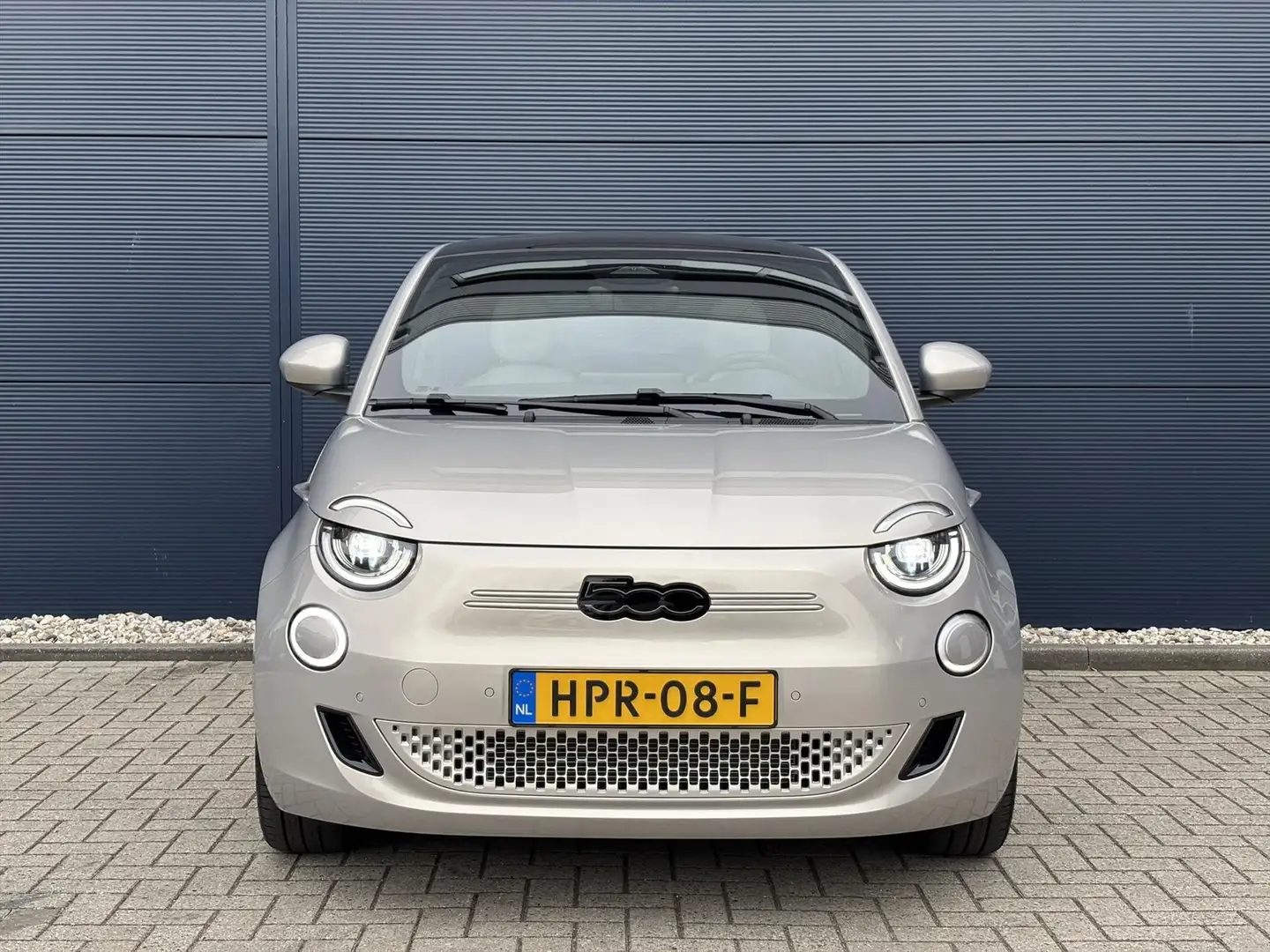 Fiat 500 42kWh 118pk Aut Georgio Armani Edition | Navigatie Brun - 2