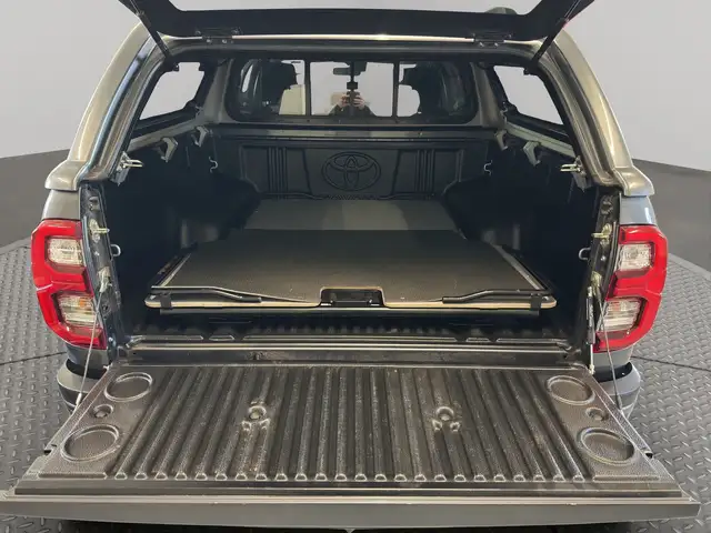 Toyota Hilux 2.8 D-4D Double Cab Invincible 4x4 Ansicht 18