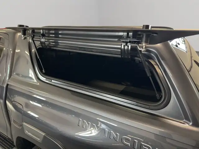 Toyota Hilux 2.8 D-4D Double Cab Invincible 4x4 Ansicht 20