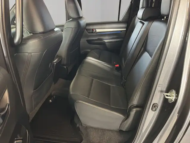 Toyota Hilux 2.8 D-4D Double Cab Invincible 4x4 Ansicht 12