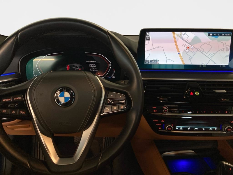 BMW 530 Luxury Line — photo 12