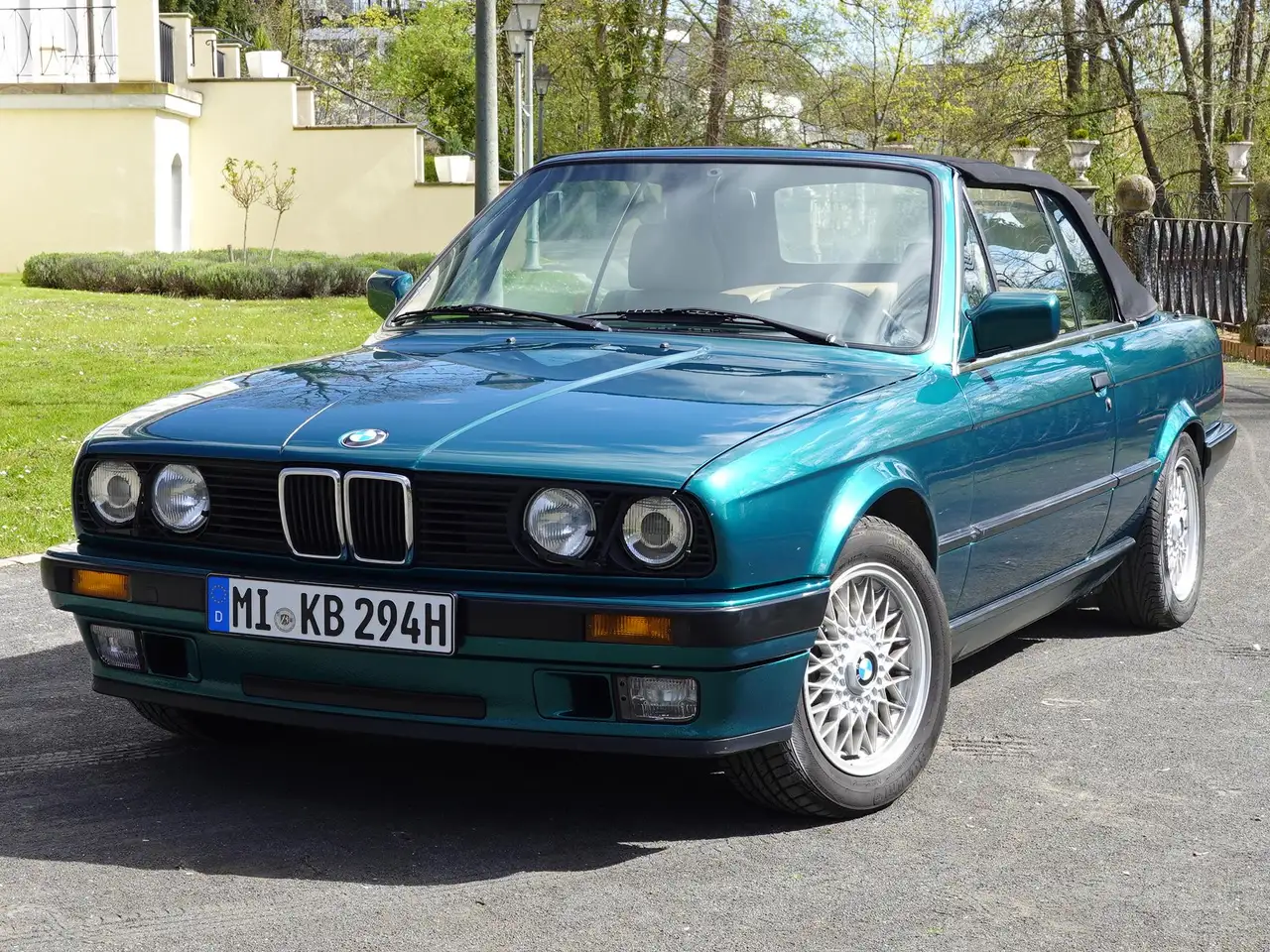 BMW 320i, foto 2