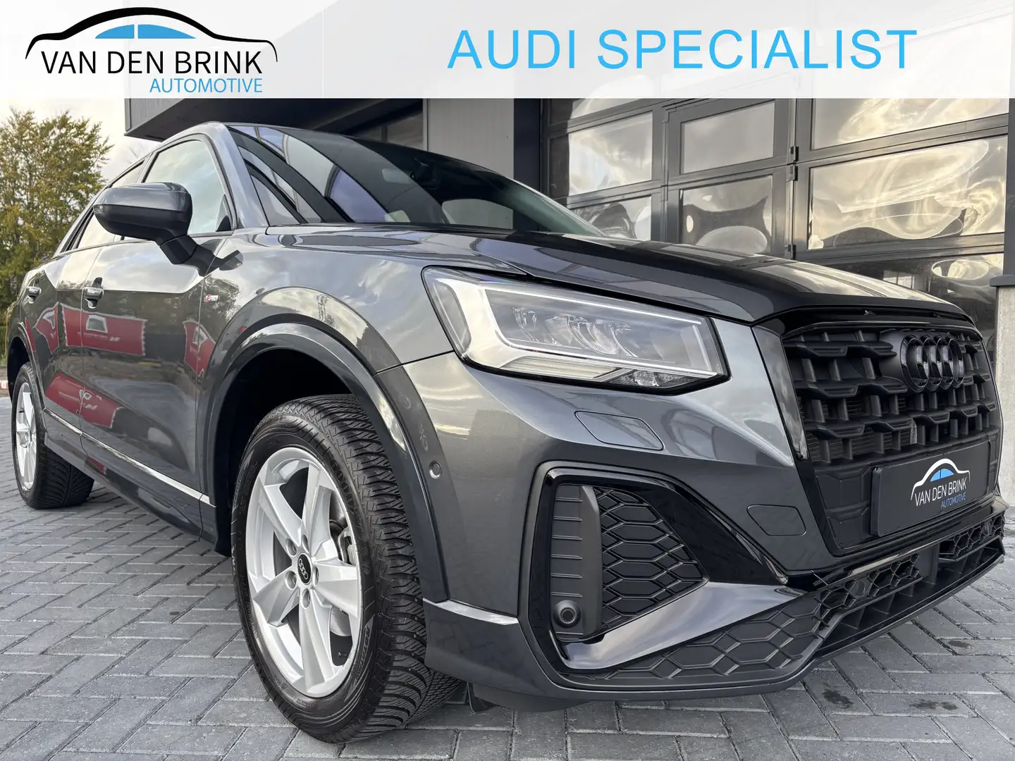 Audi Q2 35 TFSI S-line Black Edition Gris - 1