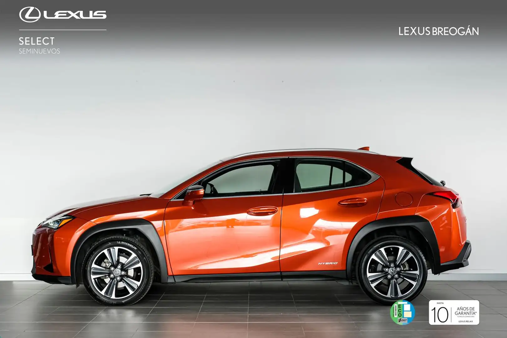 Lexus UX 250h PREMIUM Oranžová - 2