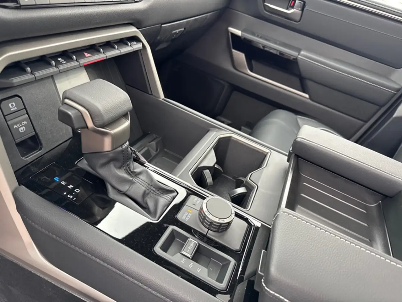 Toyota Tundra снимка Toyota Tundra