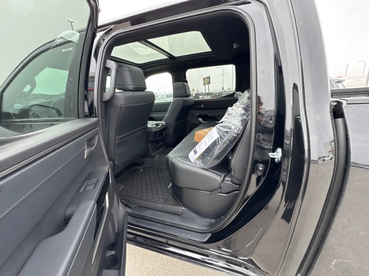 Toyota Tundra снимка Toyota Tundra