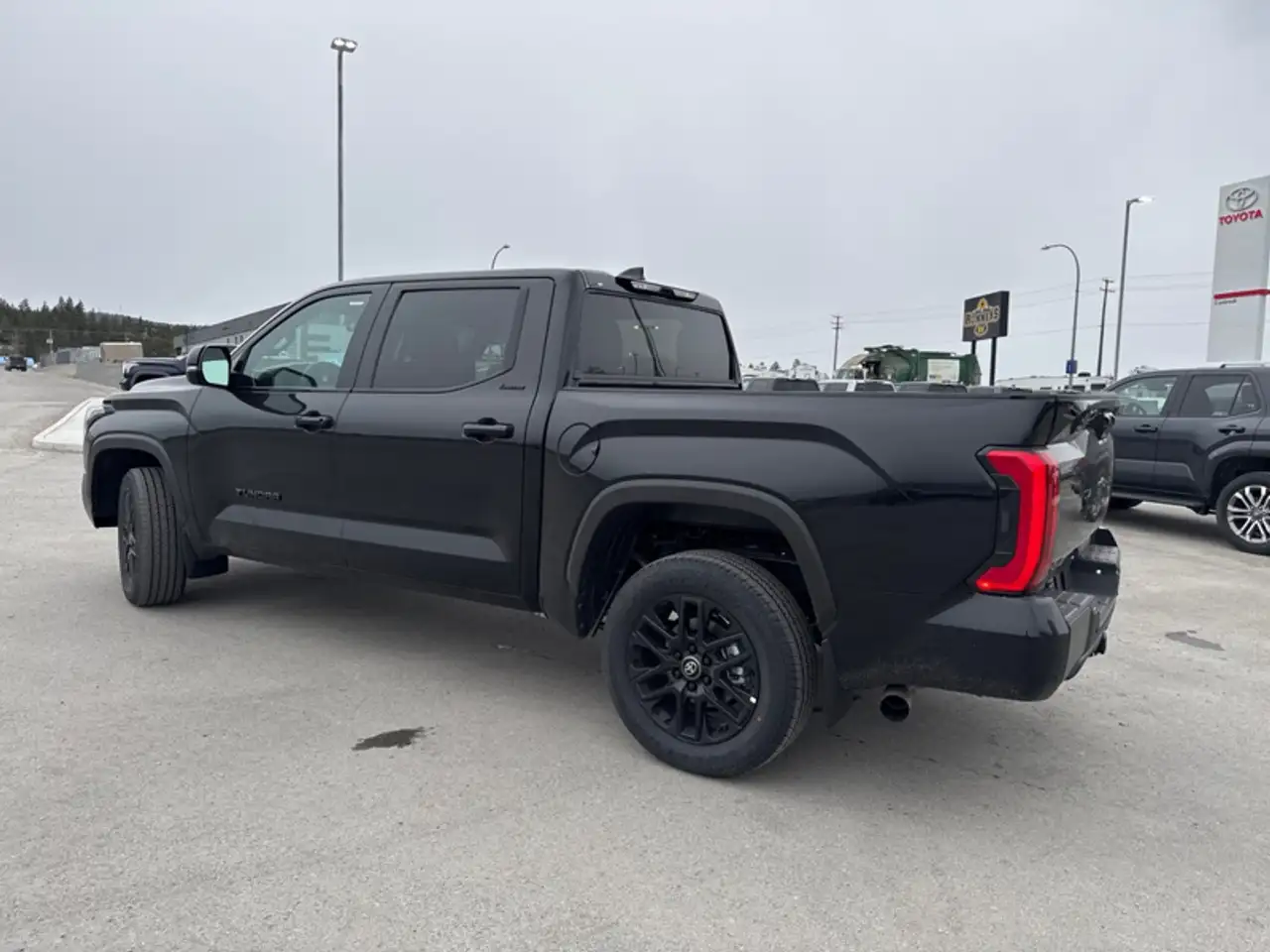 Toyota Tundra снимка Toyota Tundra