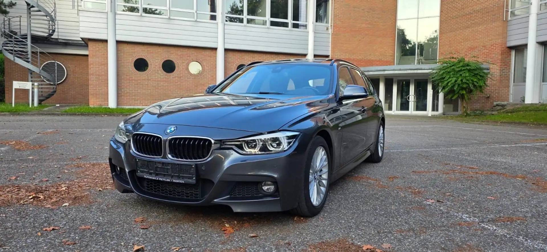 BMW 320 320d Touring - 1