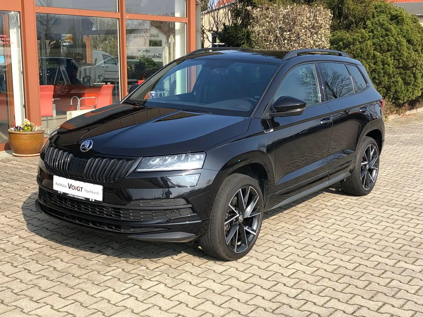 Skoda Karoq 2.0 TDI DSG 4x4 Sportline LED NAV DICO KAM APP Schwarz - 1