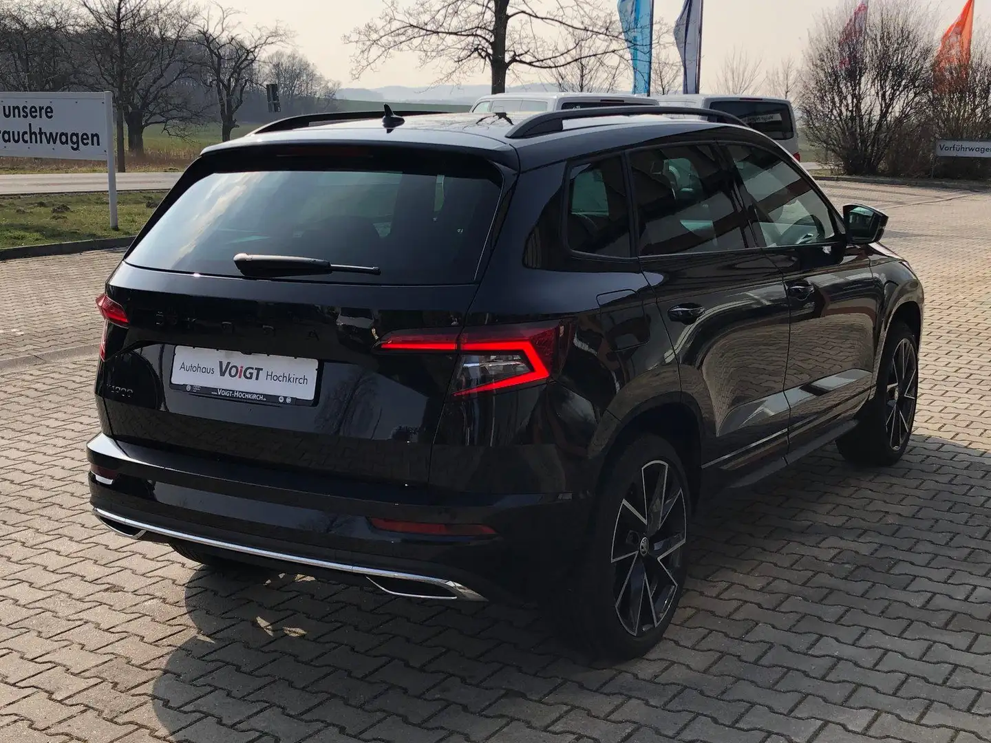 Skoda Karoq 2.0 TDI DSG 4x4 Sportline LED NAV DICO KAM APP Schwarz - 2