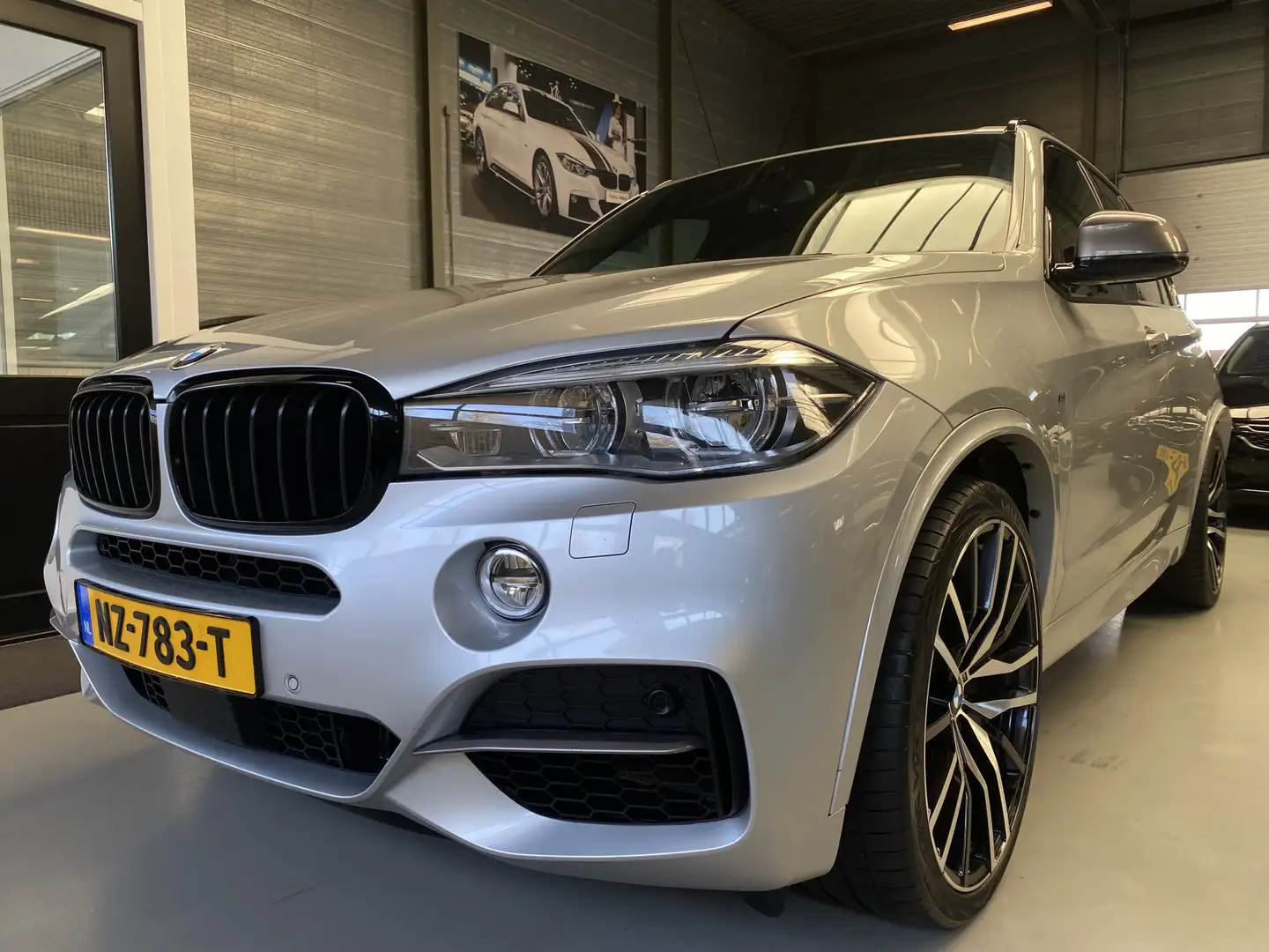 BMW X5 M50d Adaptive Cruise, Head Up display, Pano, Leder Grau - 1