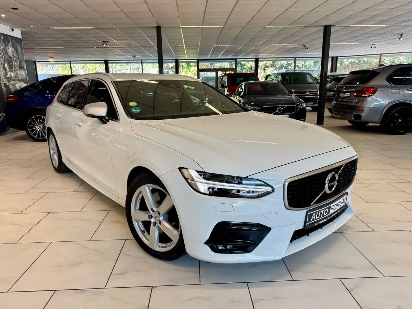 Volvo V90 2.0 D5 AWD R-DESIGN AHK LEDER NAVI LED SHZ Weiß - 2