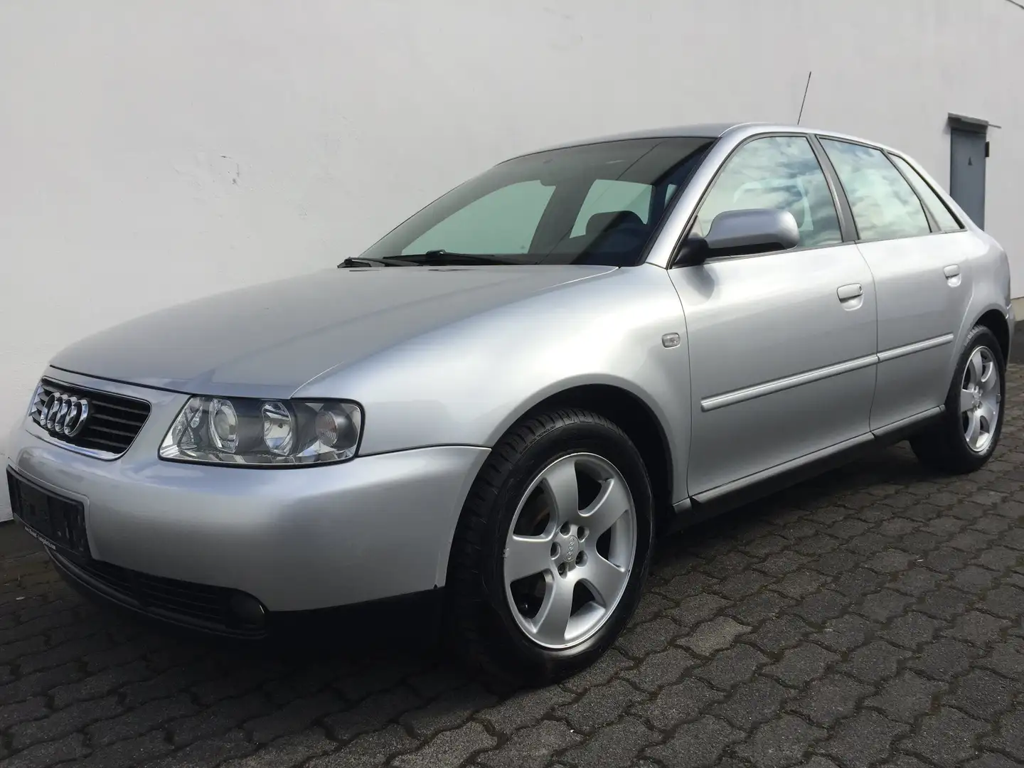 Audi A3 1.6 Attraction 8L 5 türig/Klima/LM/TÜV NEU Azul - 1