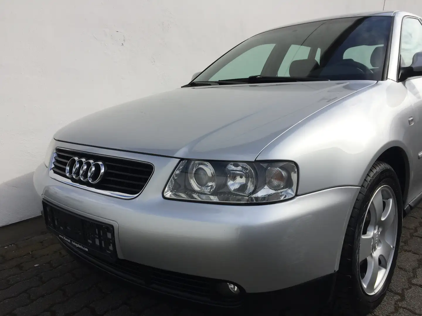 Audi A3 1.6 Attraction 8L 5 türig/Klima/LM/TÜV NEU Azul - 2