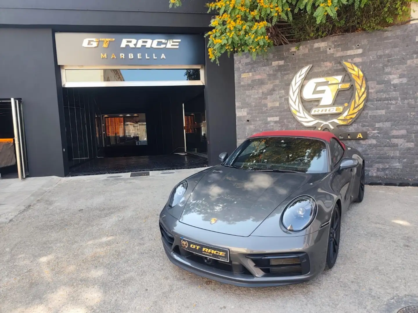 Porsche 992 Carrera 4 GTS Cabriolet PDK Gris - 1