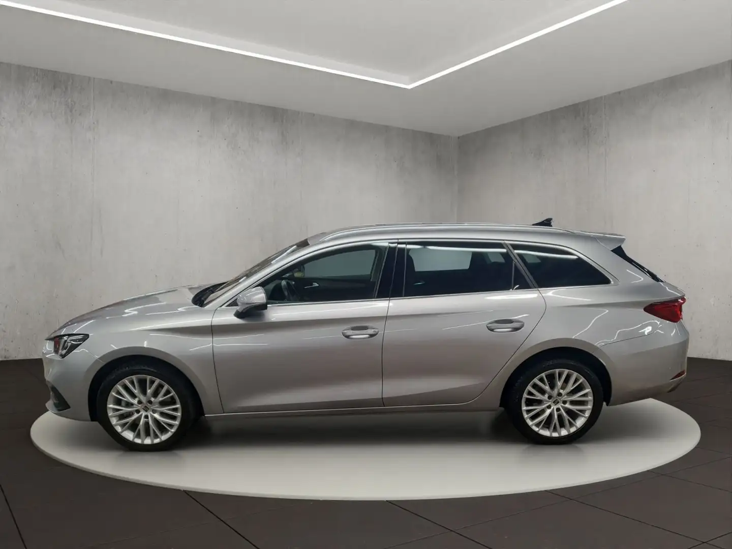 SEAT Leon Sportstourer XCELLENCE 2.0 TDI 7-Gang DSG Silber - 2