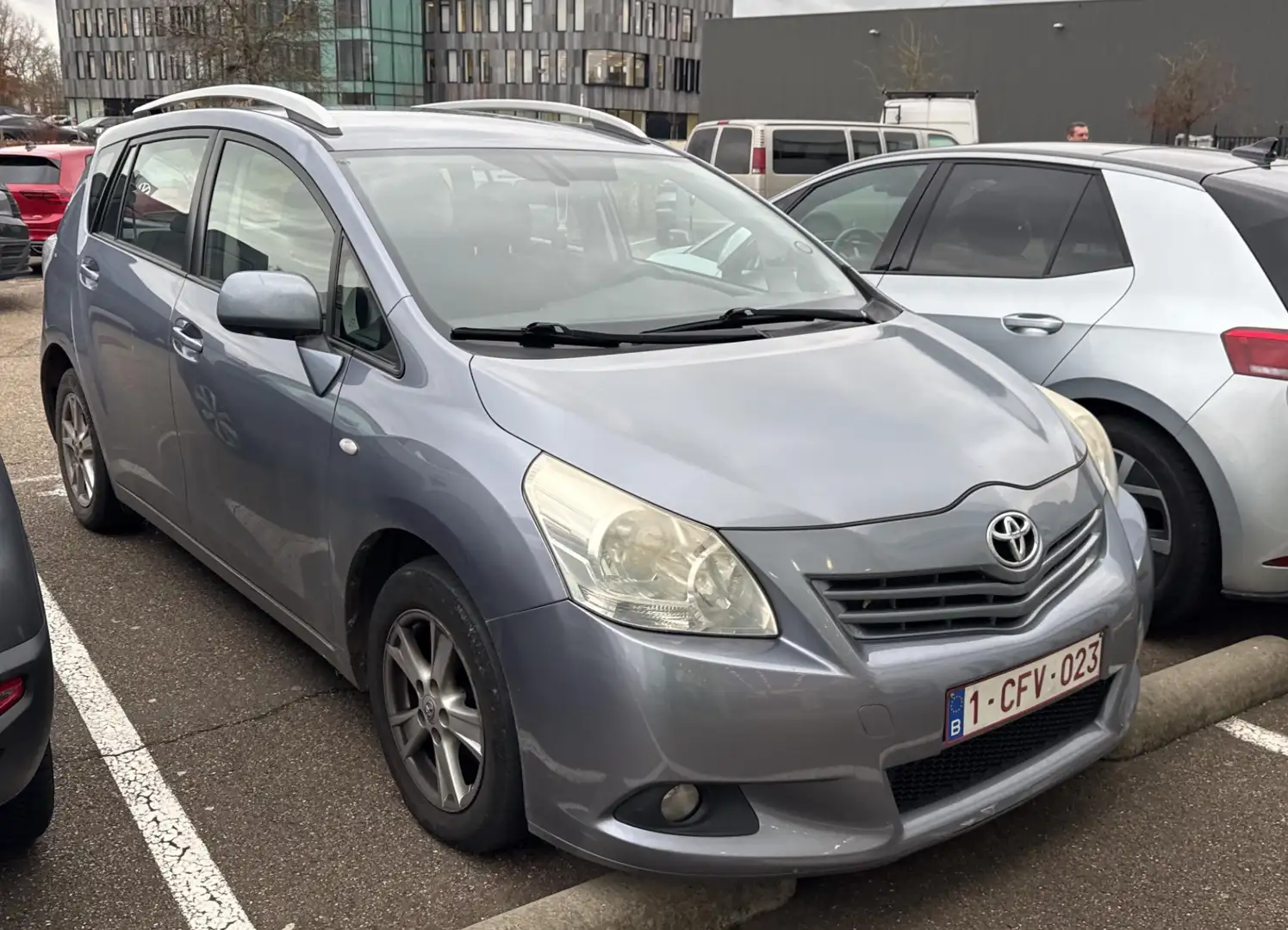 Toyota Verso 2.0 D-4D Sol Airco  5pl Gris - 2