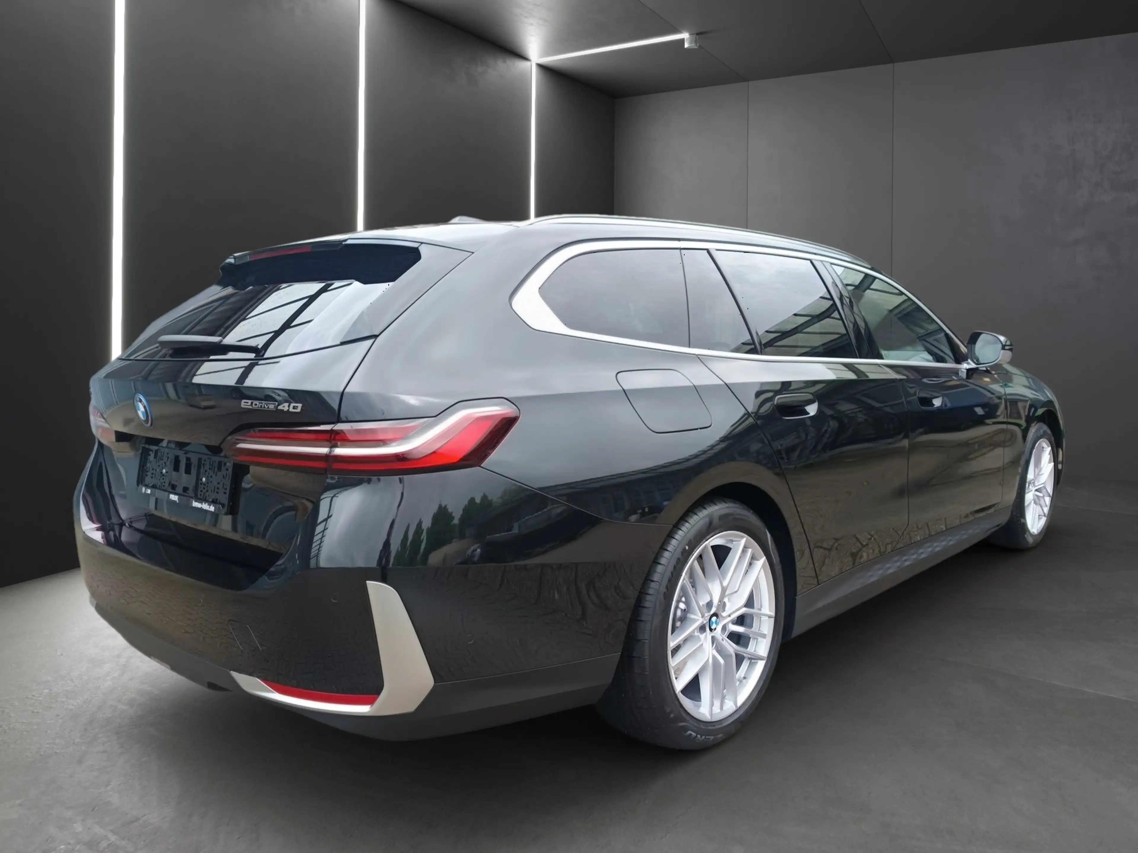 BMW i5 eDrive40 HARMAN/KARDON+19"LM+SSV+LED ADAPTIV+DRIVI — photo 4