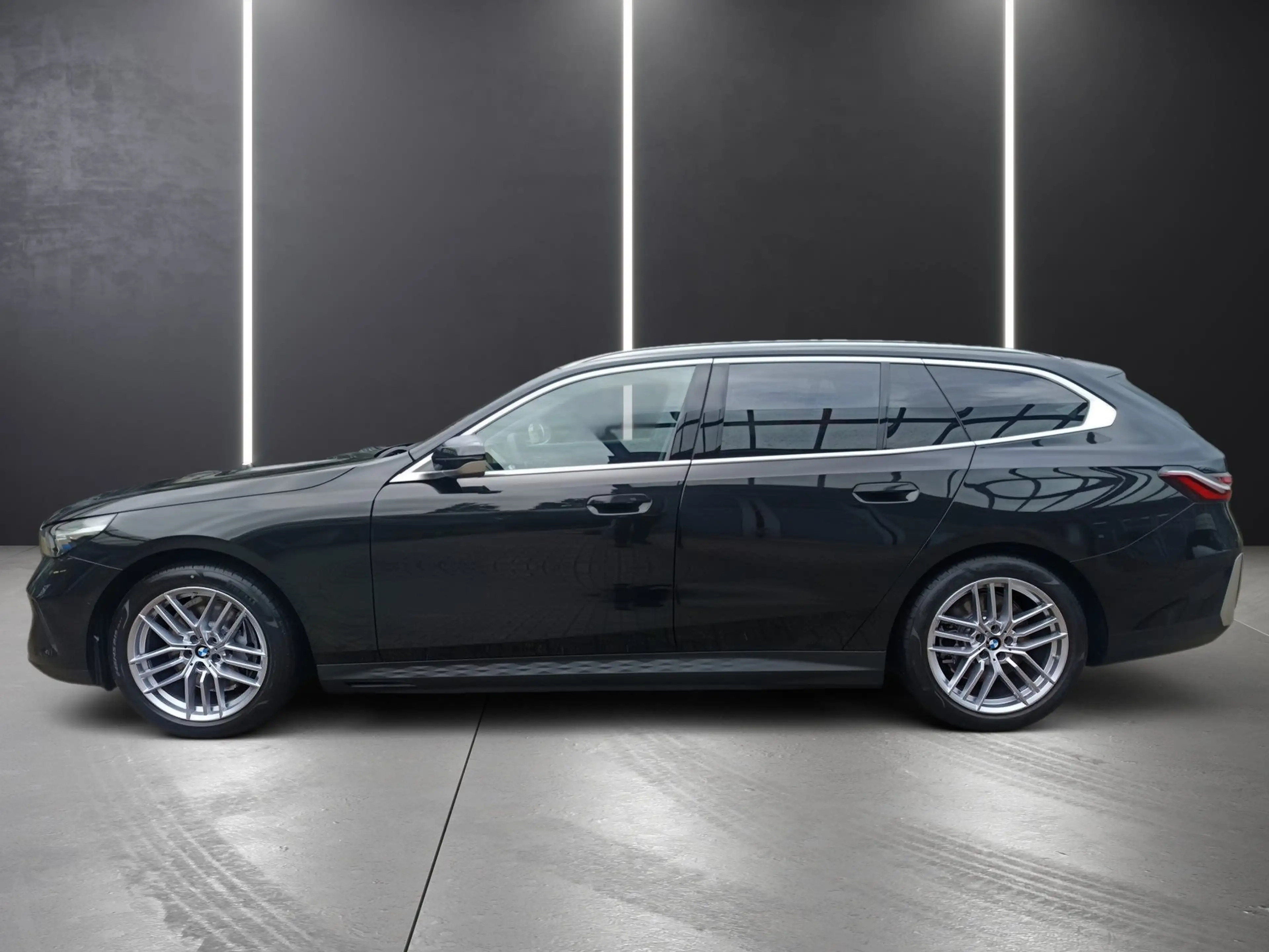 BMW i5 eDrive40 HARMAN/KARDON+19"LM+SSV+LED ADAPTIV+DRIVI — photo 7