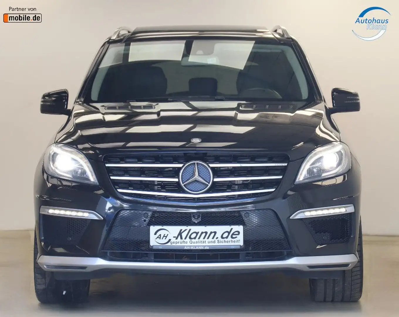 Mercedes-Benz ML 63 AMG 5.5 557PS Performance designo Pano H&K Fekete - 2