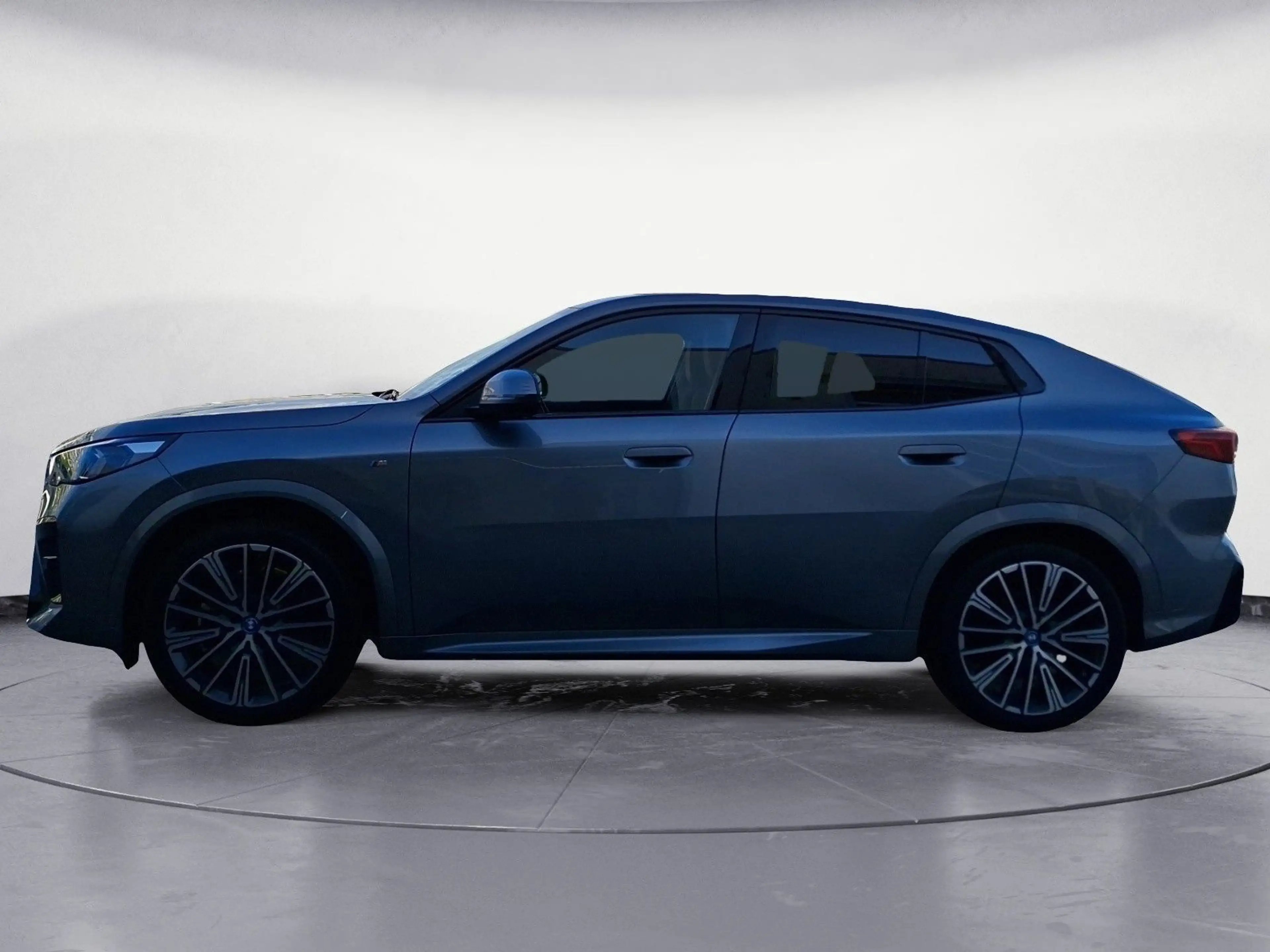 BMW iX2 xDrive30 M Sport iconic Glow Akustikglas 20' — photo 4